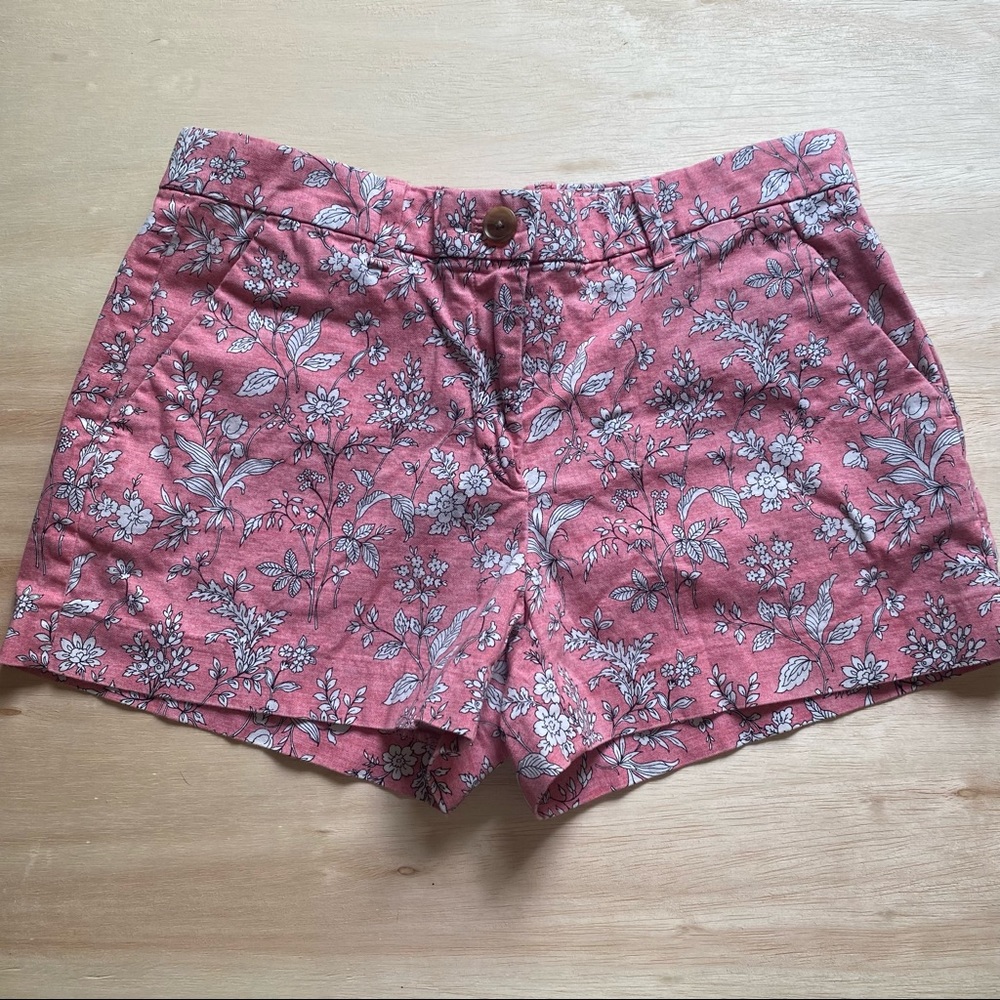 Khakis by GAP Womens Size 0 - Mid Rise, Summer Shorts